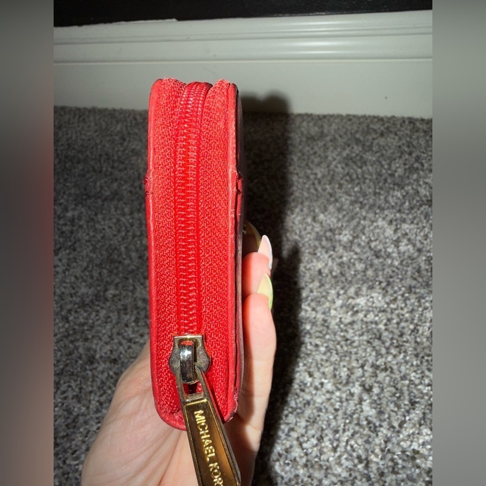 Michael Kors red leather zip around wallet - Picture 5 of 11